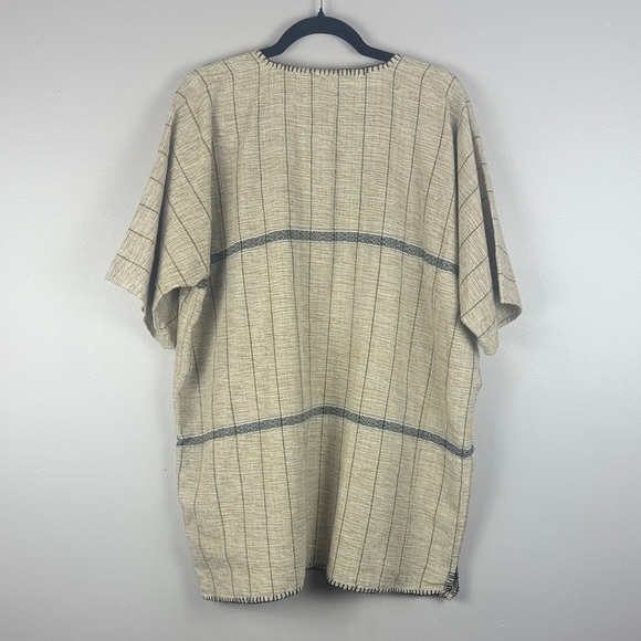 African Unisex Tan Woven Kikoy Short Sleeve Tunic with Giraffe Design - Picture 11 of 11